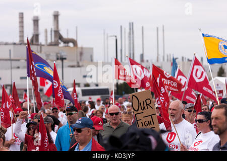 Unifor Lokale 88-Mitglieder, ihre Familien und Mitglieder anderer Gewerkschaften beteiligen sich in einer solidarität Rallye in Ingersoll, Okt, 6, 2017. Die Arbeiter h Stockfoto