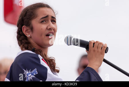 Jada Mallott, 13, von Windsor auf spricht auf ein Unifor Solidarität Rallye in Ingersoll, Okt, 6, 2017. Die öffentliche Schule Student hat Interesse an Stockfoto