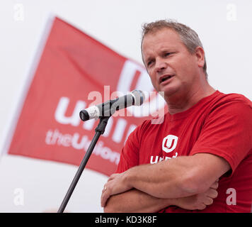 Unifor Lokale 88 Vorsitzende Mike Van Boekel spricht auf eine Solidarität Rallye in Ingersoll, Okt, 6, 2017. Die Arbeiter der CAMI Montagewerk haben werden. Stockfoto