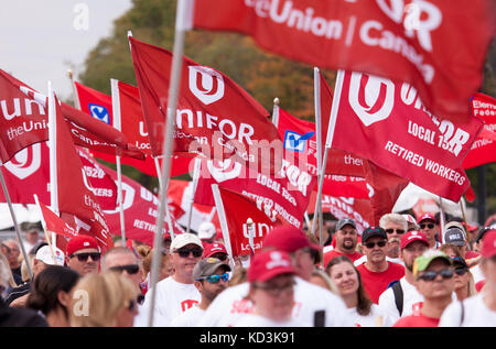 Unifor Lokale 88-Mitglieder, ihre Familien und Mitglieder anderer Gewerkschaften beteiligen sich in einer solidarität Rallye in Ingersoll, Okt, 6, 2017. Die Arbeiter h Stockfoto