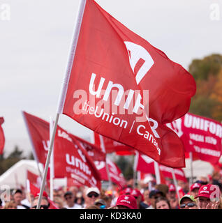 Unifor Lokale 88-Mitglieder, ihre Familien und Mitglieder anderer Gewerkschaften beteiligen sich in einer solidarität Rallye in Ingersoll, Okt, 6, 2017. Die Arbeiter h Stockfoto