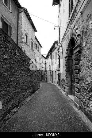 Toffia, Italien - Ein sehr kleines und süßes mittelalterliches Dorf in der Provinz Rieti, Region Latium, Mittelitalien Stockfoto