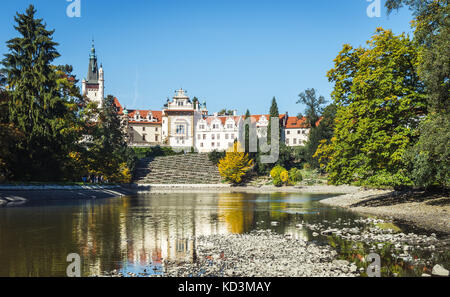 Prag, Tschechische Republik - 30. September 2017: pruhonice Schloss und Park. Das Schloss hat seinen aktuellen neo-renaissance Form am Ende des 19 Cent Stockfoto