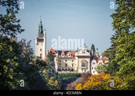 Prag, Tschechische Republik - 30. September 2017: pruhonice Schloss und Park. Das Schloss hat seinen aktuellen neo-renaissance Form am Ende des 19 Cent Stockfoto