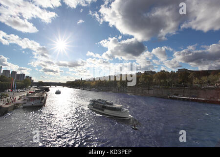 Bootsfahrt auf der Seine in Paris, Frankreich Stockfoto