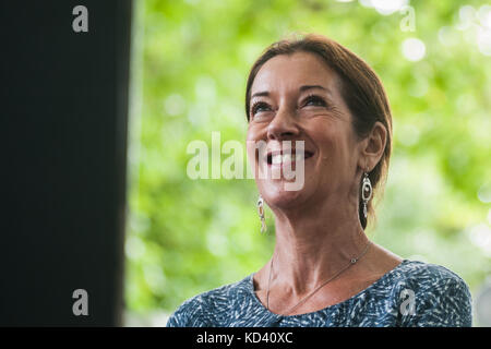 Englisch Thema Victoria Hislop besucht einen Fotoauftrag während des Edinburgh International Book Festival am 12. August 2017 in Edinburgh, Schottland. Stockfoto