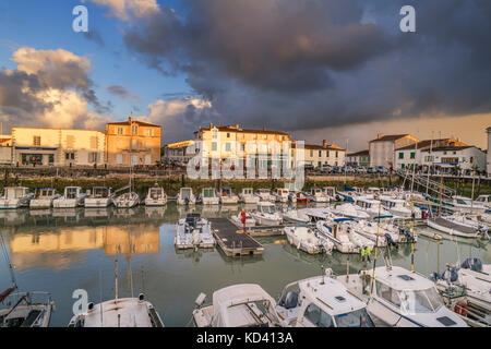 Hafen von La Flotte, Sonnenuntergang, Restaurants, Ile de Re, Nouvelle - Aquitaine, Französisch westcoast, Frankreich, Stockfoto