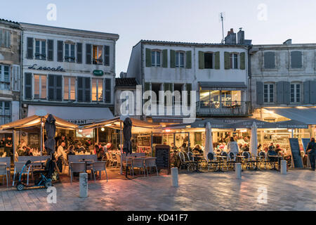 Restaurants, Hafen La Couarde-sur-Mer, Ile de Re, Nouvelle - Aquitaine, Französisch westcoast, Frankreich, | Restaurants am Hafen von La Couarde-sur-Mer, Ile de Re, Stockfoto