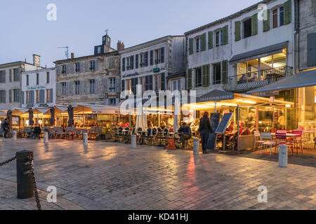 Restaurants, Hafen von La Flotte, Ile de Re, Nouvelle-Aquitaine, Französisch westcoast, Frankreich, | Restaurants am Hafen von La Flotte, Ile de Re, nove Stockfoto