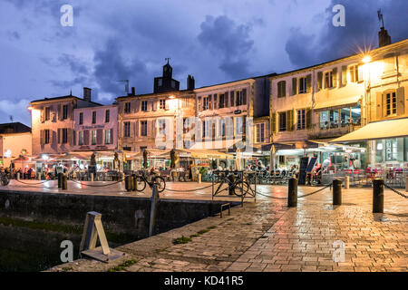 Hafen von La Flotte en Re, Restaurants, Ile de Re, Nouvelle - Aquitaine, Französisch westcoast, Frankreich, Stockfoto