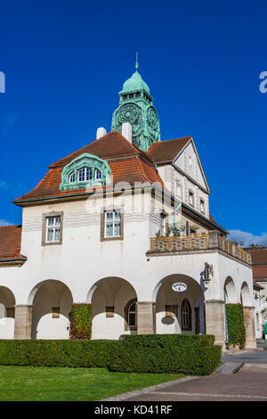 Badehaus am Sprudelhof Bad Nauheim, Deutschland. Der Sprudelhof (Brunnenhof) ist ein ehemaliger Kurort, der im Jugendstil gegründet wurde. Stockfoto