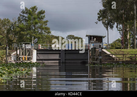 Burrell Sperren & Dam Navigations Sperren auf Haines Creek, Central Florida USA Anschluss See Eustis Lake Griffin. Stockfoto