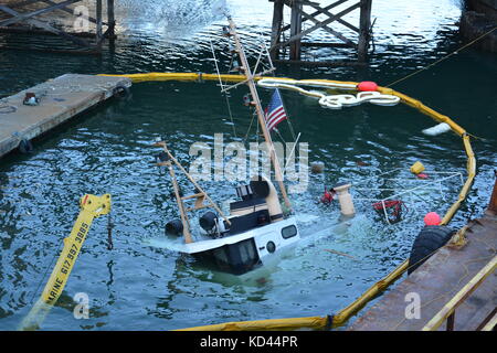 Ein versunkenes Schiff in das Fort Point channel, Boston, Massachusetts, USA Stockfoto