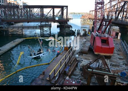 Ein versunkenes Schiff in das Fort Point channel, Boston, Massachusetts, USA Stockfoto