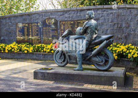 Der Gedenkgarten für den verstorbenen Joey Dunlop älteren Bruder von Robert Dunlop in Ballymoney, County Antrim, Nordirland. Beide wurden im Rennsport getötet Stockfoto