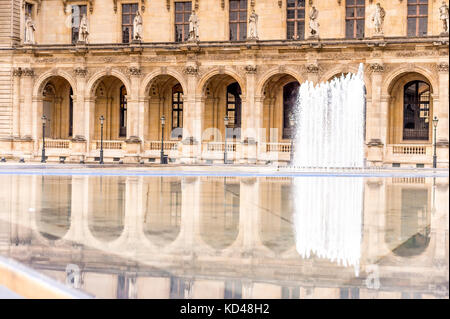 Der frühe Morgen im Louvre ist ruhig vor der Ankunft der Touristen. Paris, Frankreich Stockfoto