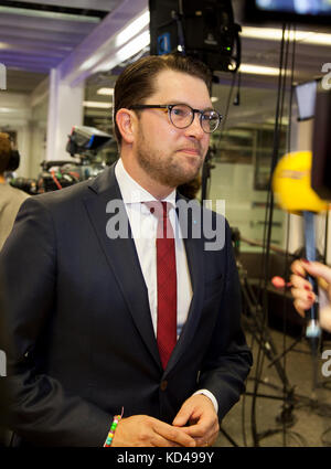 Das schwedische Wahljahr 2018 begann mit einer Parteiführungsdebatte im schwedischen Fernsehen. Die schwedischen Demokraten Jimmie Åkesson stehen vor der Presse Stockfoto