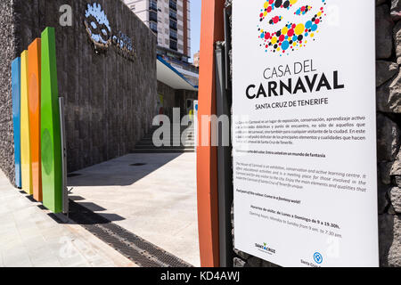 Schilder am Eingang zum Casa del Carnaval, Museum, in Santa Cruz de Tenerife, Kanarische Inseln, Spanien Stockfoto