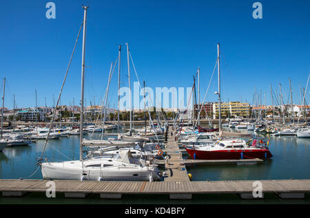 Lagos, Portugal - 10. September 2017: Ein Blick auf die Marina de Lagos an der Algarve, Portugal, am 10. September 2017. Stockfoto