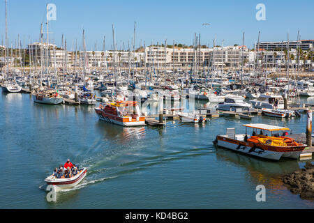 Lagos, Portugal - 10. September 2017: Ein Blick auf die Marina de Lagos an der Algarve, Portugal, am 10. September 2017. Stockfoto