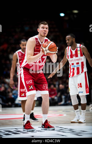 Assago, Italien. 08 Okt, 2017. Milano, Italien - 8. Oktober 2017 dairis bertans (#45 ea 7 Emporio Armani Mailand) während eines Spiels der italienischen Basketball League legabasket ein zwischen ea 7 Emporio Armani Mailand vs openjobmetis Varese an Mediolanum Forum. Credit: Roberto finizio / Pacific Press/alamy leben Nachrichten Stockfoto