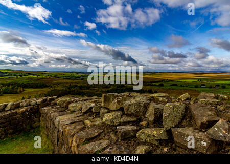 Hadrian's Wall und der Blick vom Felsen Walltown, Greenhead, Northumberland, Großbritannien Stockfoto