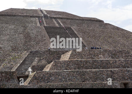 Mai 15, 2014 Teotihuacan, Mexiko: Die umfangreichen Volumen der Pyramide der th Sun ist ipressive Stockfoto