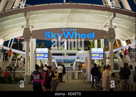 Riesenrad in Clifton Hill in Niagara Falls, Ontario Stockfoto