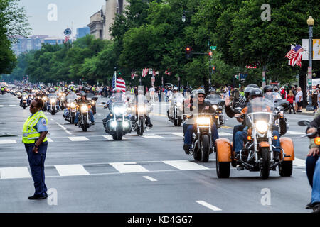 Washington DC, District of Columbia, Constitution Avenue, Rolling Thunder Ride for Freedom, Biker-Radfahrer Fahrrad Fahrräder, Radfahren Radfahren Reiten Reiter cy Stockfoto