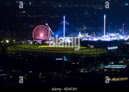 Stuttgart/Deutschland September 10, 2017: Cannstatter Wasen mit Feuerwerk Stockfoto