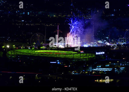 Stuttgart/Deutschland September 10, 2017: Cannstatter Wasen mit Feuerwerk Stockfoto