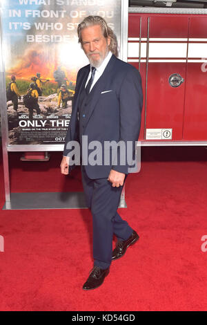 Jeff Bridges besucht die 'Nur der Tapfere 'Premiere im Regency Dorf Theater am 8. Oktober 2017 in Los Angeles, Kalifornien. Stockfoto