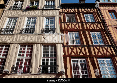 Rouen (Frankreich): Fassade von Fachwerkhäusern in der Straße "Rue Martainville" in der Altstadt (nicht für Postkarte Produktion verfügbar) Stockfoto