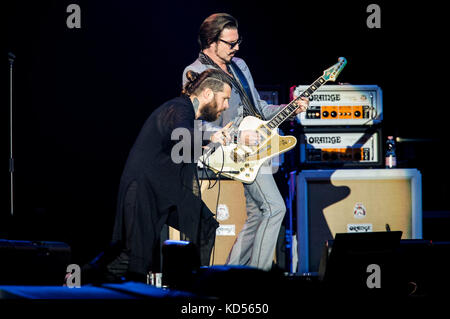 Rival Sons treten am 8. Oktober 2017 in Düsseldorf live in der Esprit Arena auf. Stockfoto