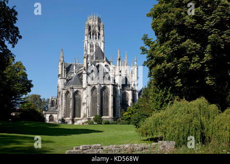 Rouen (Frankreich): äußere Ansicht der Abteikirche von St. Ouen, gotischen Stil, ehemaligen Benediktinerkloster in der Normandie (nicht für Postkarte verfügbar Stockfoto