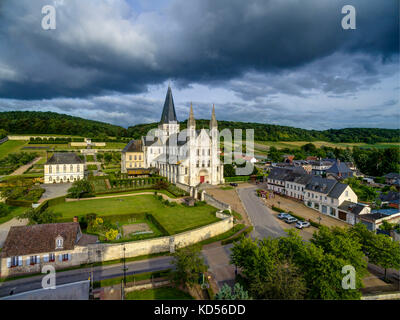 Saint-Martin-de-Boscherville (Normandie, Nordfrankreich): Saint-Georges de Boscherville Abtei, mit seiner Abteikirche (nicht verfügbar für Postkarte Produ Stockfoto