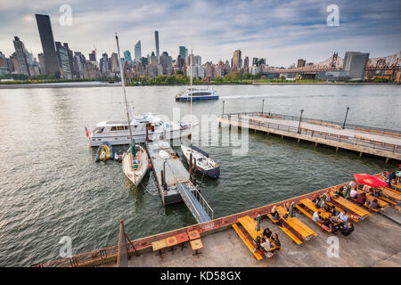 Blick auf New York City von Long Island City Stockfoto
