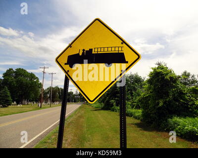 Ein Zeichen Warnung für Löschfahrzeuge in der Gegend Ausschau Stockfoto