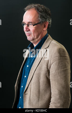 Volker Kutscher besucht einen Fotoauftrag während des Edinburgh International Book Festival am 12. August 2017 in Edinburgh, Schottland. Stockfoto