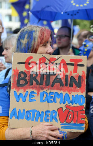 Tausende von Anti-Brexit-Aktivisten nehmen an der EU-Pro-EU-Kundgebung „People’s March for Europe“ im Zentrum Londons Teil. Der marsch und die Kundgebung werden gegen den Brexit-Beschluss von 2016 abgehalten – ein demokratisches Votum der britischen Bevölkerung. Mit: Atmosphäre Wo: London, Großbritannien Wann: 09 Sep 2017 Credit: Dinendra Haria/WENN.com Stockfoto