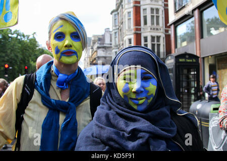Tausende von Anti-Brexit-Aktivisten nehmen an der EU-Pro-EU-Kundgebung „People’s March for Europe“ im Zentrum Londons Teil. Der marsch und die Kundgebung werden gegen den Brexit-Beschluss von 2016 abgehalten – ein demokratisches Votum der britischen Bevölkerung. Mit: Atmosphäre Wo: London, Großbritannien Wann: 09 Sep 2017 Credit: Dinendra Haria/WENN.com Stockfoto