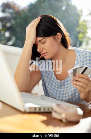 Frau Online-Banking Stockfoto