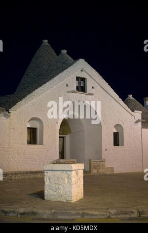 Trullo Sovrano, Piazza Sacramento, Alberobello, Apulien, Italien Stockfoto