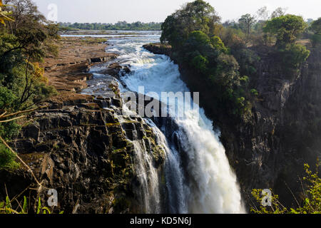 Devil's Katarakt bei Victoria Falls oder Mosi-oa-Tunya (der Rauch der donnert), Simbabwe, Südafrika Stockfoto