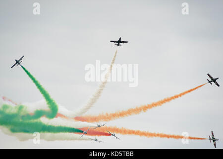 Ausstellung des italienischen Aerobatic-Teams (Frecce Tricolore) auf dem Militärflugplatz in Leeuwarden. Stockfoto