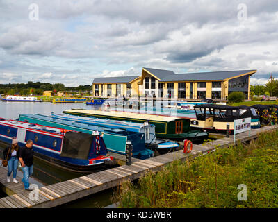 Mercia Marina eine große inländische Marina in der Nähe von Lee in South Derbyshire England Großbritannien mit Bootsplatz, Geschäfte und Restaurants. Stockfoto