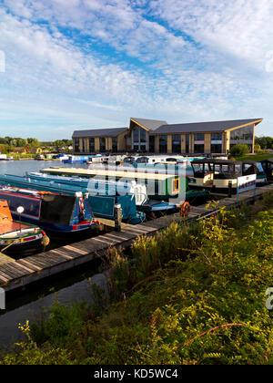 Mercia Marina eine große inländische Marina in der Nähe von Lee in South Derbyshire England Großbritannien mit Bootsplatz, Geschäfte und Restaurants. Stockfoto