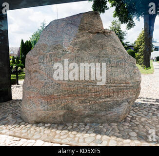 Jelling Steine sind massiv geschnitzt runestones, 10. Jahrhundert, Jelling, Dänemark. Nachweis der Stiftung von Dänemark Stockfoto