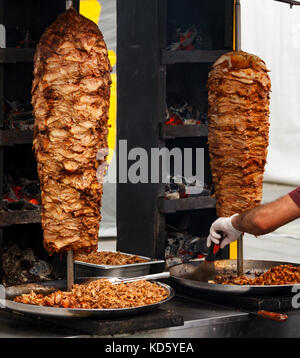 Closeup Bild von gestapelten Fleisch braten, shawarma Stockfoto