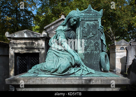 Grab von Leon Philippe Beclard (1821-64), Minister für Finanzen, um Napoleon III. bei Pere Lachaise, Paris, Frankreich. Stockfoto